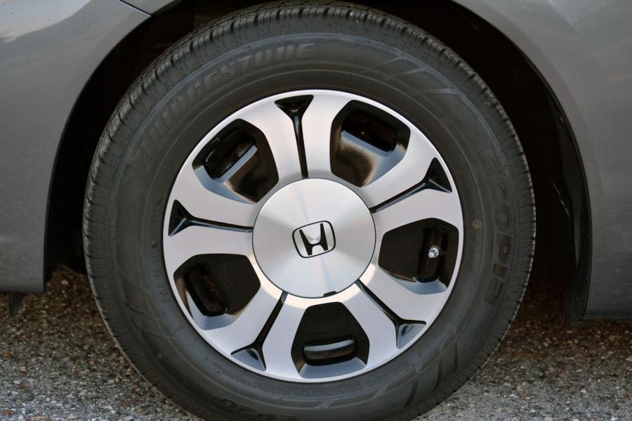  Honda Civic Hybrid 2013 года  (фото 25 из 29)
